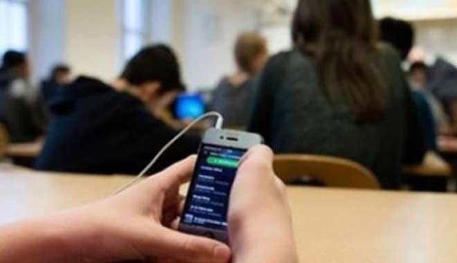 'Okulda öğrencilere telefon kontrolü geldi'