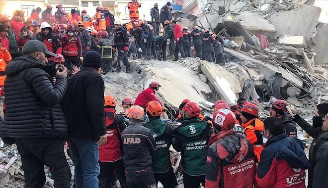 14 saat sonra enkaz altından sağ kurtarıldı