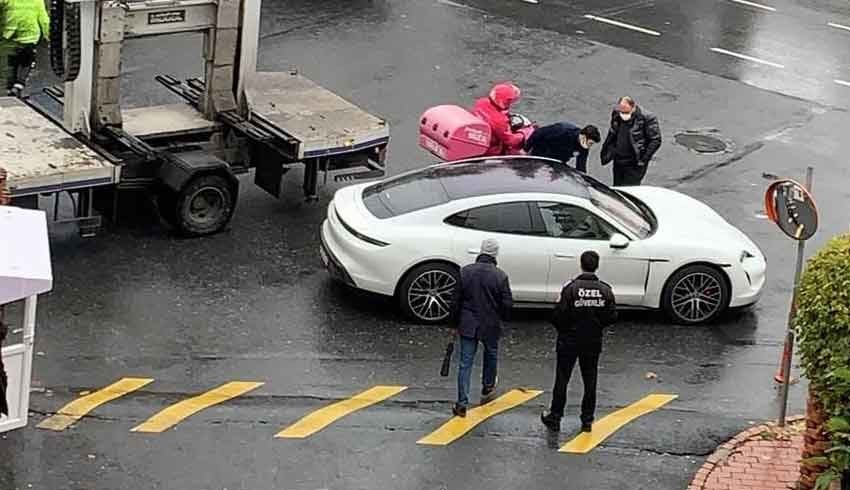 2 milyon TL’lik Porsche Taycan'ın şarjı bitti, ünlü isim yolda kaldı!