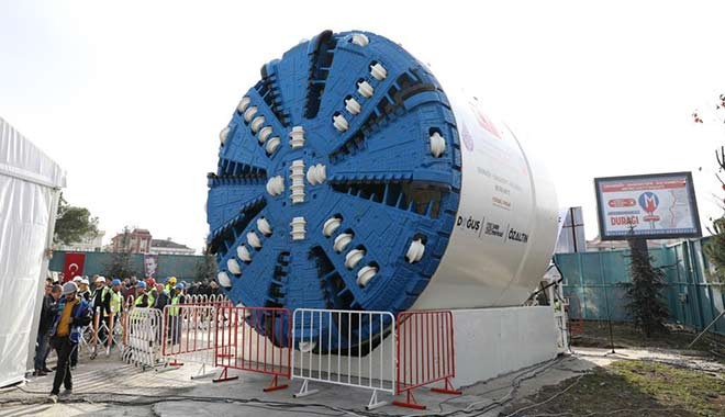 2 yıldır duran metro hattı yeniden başladı: Yeraltı canavarı iş  başında