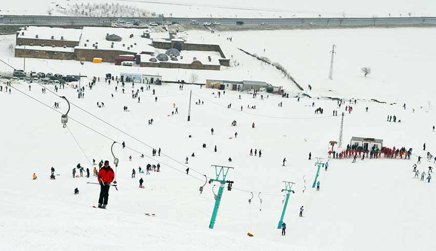 Uludağ'da kayak sezonu Mart sonuna kadar uzatıldı