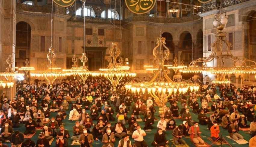 87 yıl sonra Ayasofya Camii'nde Bayram Namazı coşkusu