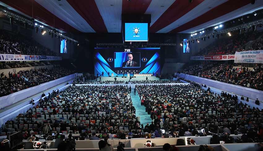 Sağlık Bakanı Koca, AK Parti kongrelerindeki kalabalık eleştirilerine yanıt verdi...