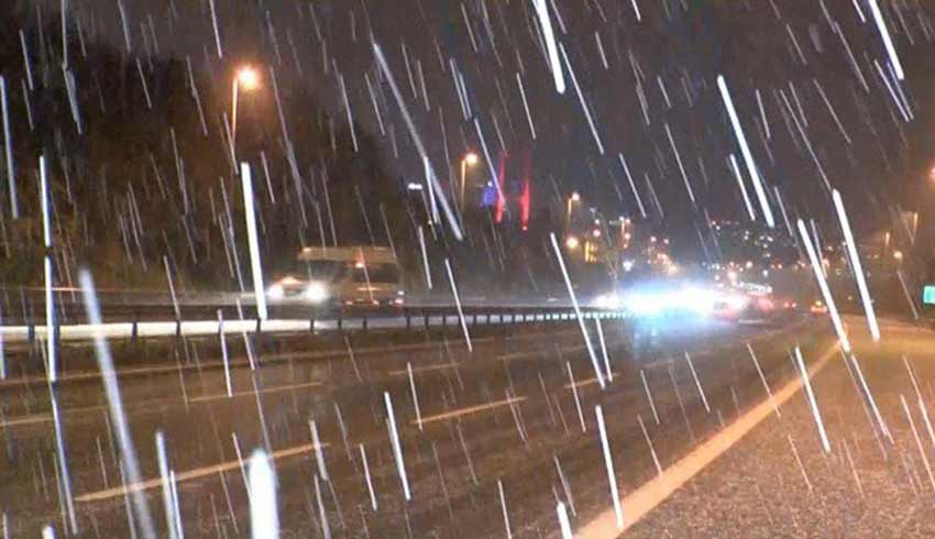 AKOM uyarmıştı! İstanbul'da kar yağışı başladı