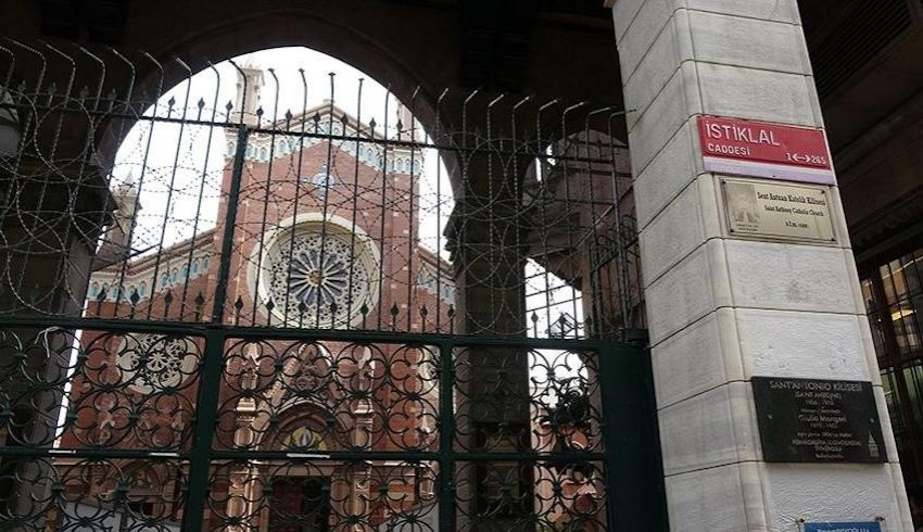 Akılalmaz dolandırıcılık! Beyoğlu'ndaki St. Antuan Kilisesi’ni satmaya çalıştılar!