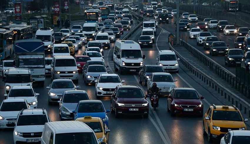 Bayram tatili dönüşü yollarda yoğunluk yaşanıyor