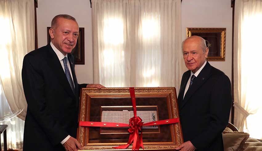 Ankara'da kritik zirve! Erdoğan'dan Bahçeli'ye sürpriz hediye