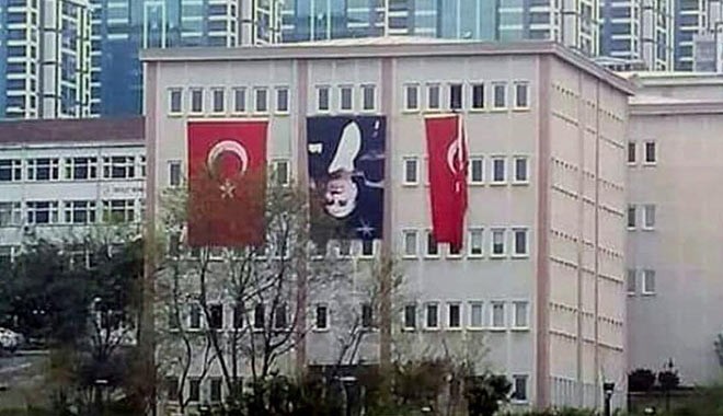 Atatürk’ün resmini ters asan Trabzon Üniversitesi'nden açıklama: Bir anlık dikkatsizlik