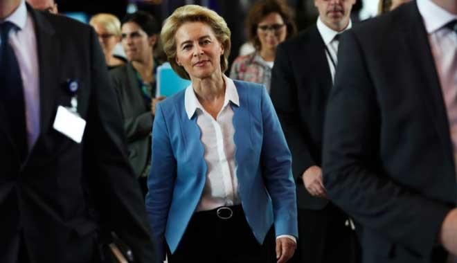 Avrupa’yı ilk kez bir kadın yönetecek: Von der Leyen Komisyon Başkanı seçildi