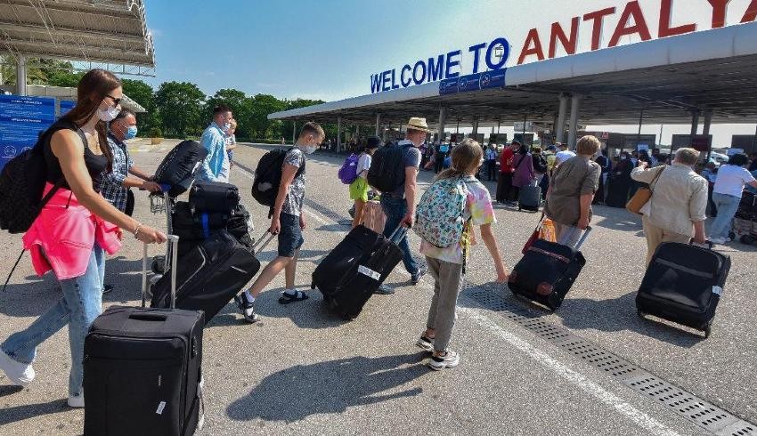 Avrupalı yaşlılar doğalgaz parasına Antalya’da lüks otelde kalacak!