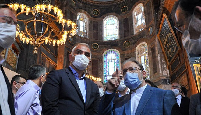 Ayasofya'da namaz hazırlığı! Bakan Ersoy çalışmaları inceledi