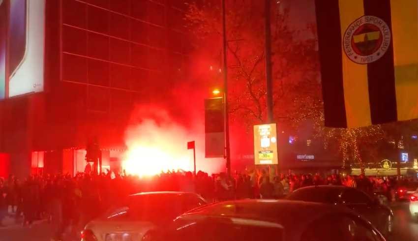 Bağdat Caddesi’nde Trabzonspor bayrağı gerilimi