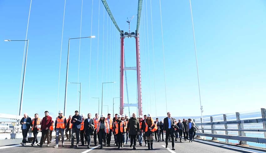 Bakan Karaismailoğlu, 1915 Çanakkale Köprüsü’nden yaya olarak Asya’dan Avrupa’ya yürüdü