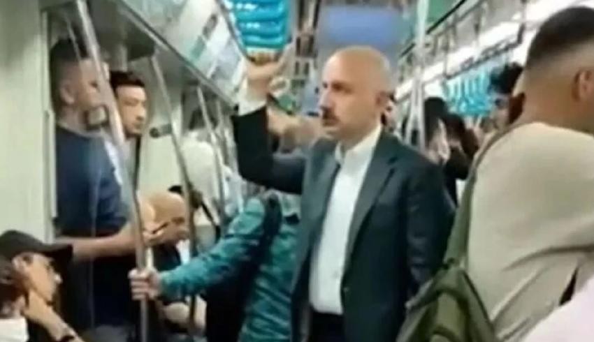 Bakan Karaismailoğlu Marmaray'da ayakta yolculuk yaptı, kimse tanımadı