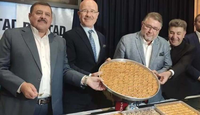 Baklavacılar stokçularla mücadele için fıstıklı baklava üretimine son verdi