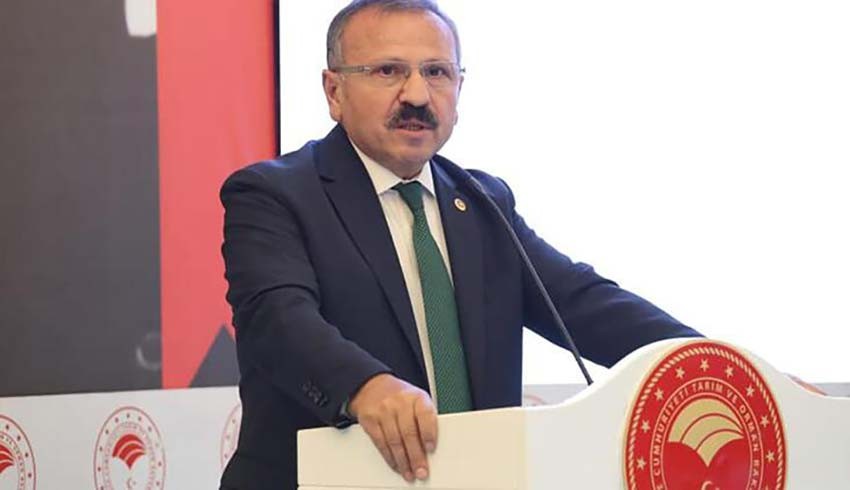 Bekir Bozdağ'ın yerine Yusuf Beyazıt Anayasa Komisyonu Başkanı seçildi