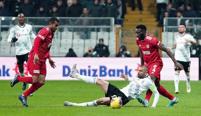 Beşiktaş evinde lider Sivasspor'a yenildi