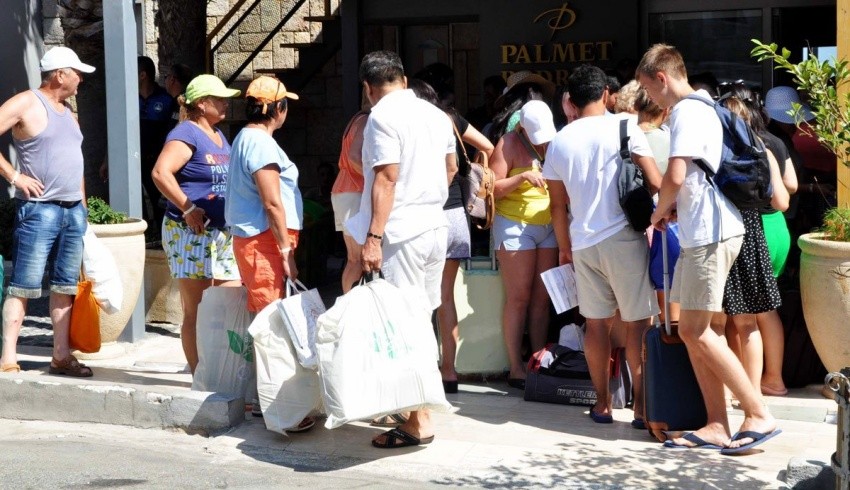 Bodrum'da otel mühürlendi, üç yüz turist sokakta kaldı