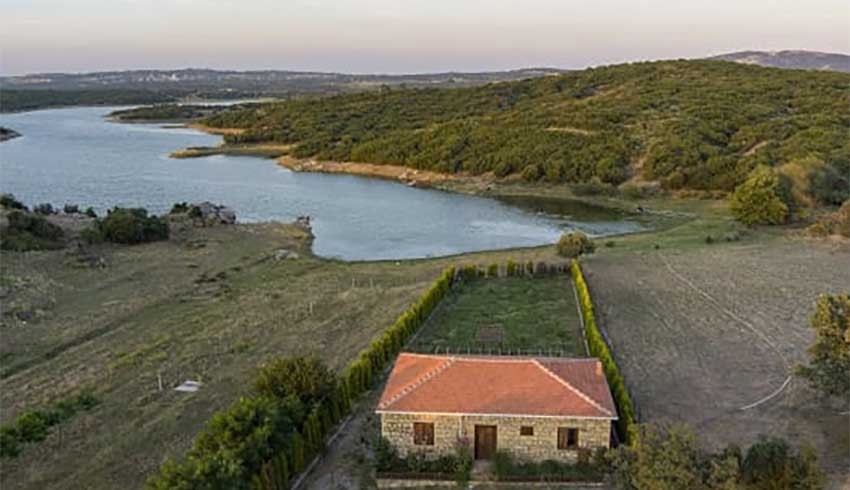 Bozcaada dolunca turistler Kemallı'ya akın etti