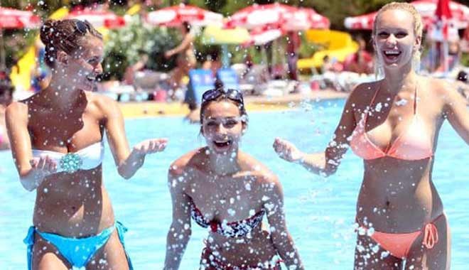 Antalya'ya 3 günde 100 bin turist geldi