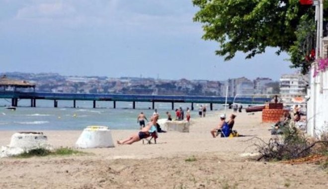 Burası İstanbul: Yasağa rağmen deniz keyfi yaptılar