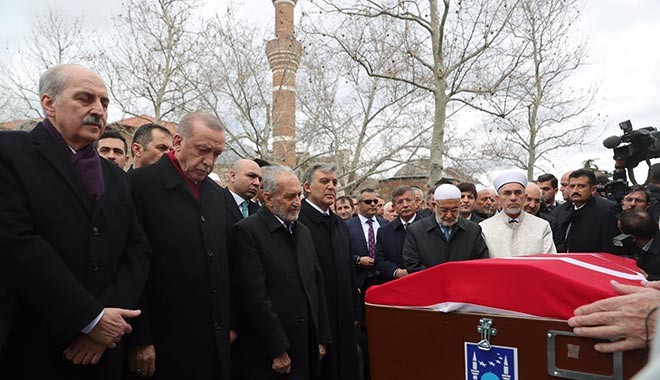 Cenazede dikkat çeken görüntü! Erdoğan, Gül ve Davutoğlu cenazede buluştu