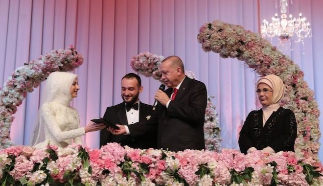 Cumhurbaşkanı Erdoğan, bakan oğlunun nikah şahidi oldu