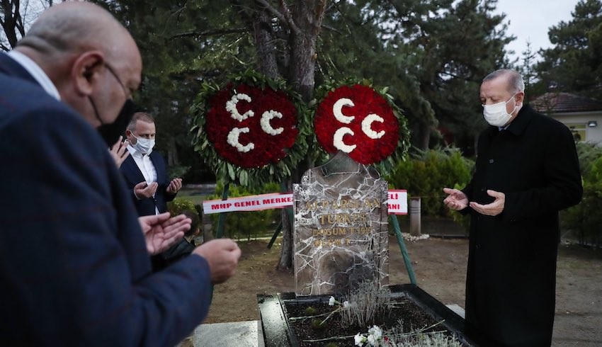 Cumhurbaşkanı Erdoğan'dan Alparslan Türkeş'in kabrine ziyaret