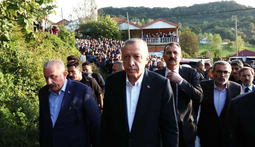 Cumhurbaşkanı Erdoğan madencilerin cenaze namazına katıldı: 24 saati bile bulmadan 41 şehidimize hamdolsun ulaştık