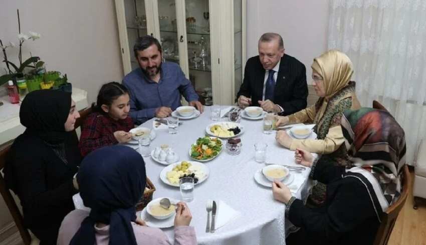 Cumhurbaşkanı Erdoğan, vatandaşla iftar yaptı