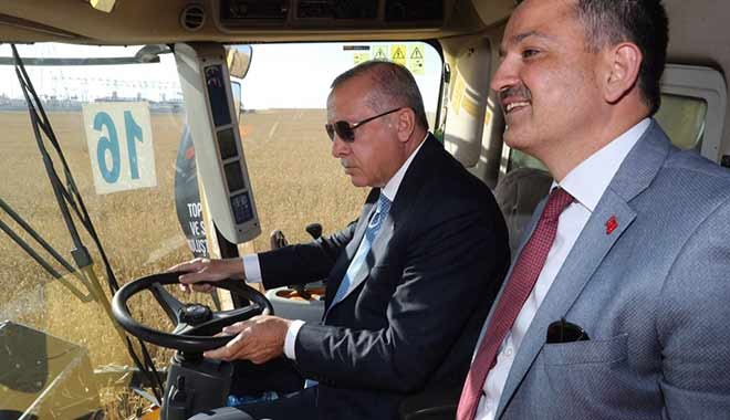 Cumhurbaşkanı Erdoğan, yerli 'elektrikli traktör'ü test etti