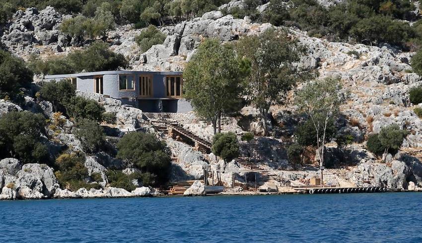 Demre'deki kaçak villa ile ilgili yeni gelişme: Ya kendi yıkacak ya da yıkılacak...