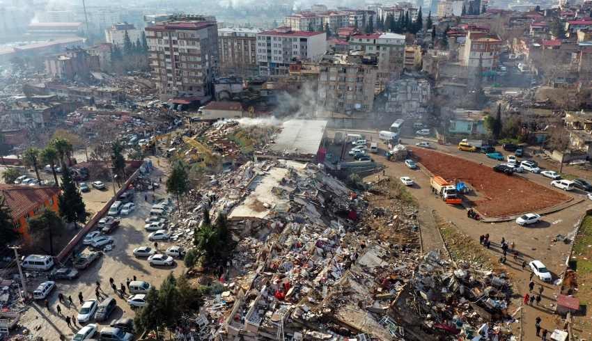 Deprem bölgesinde 3 ay OHAL ilan edildi