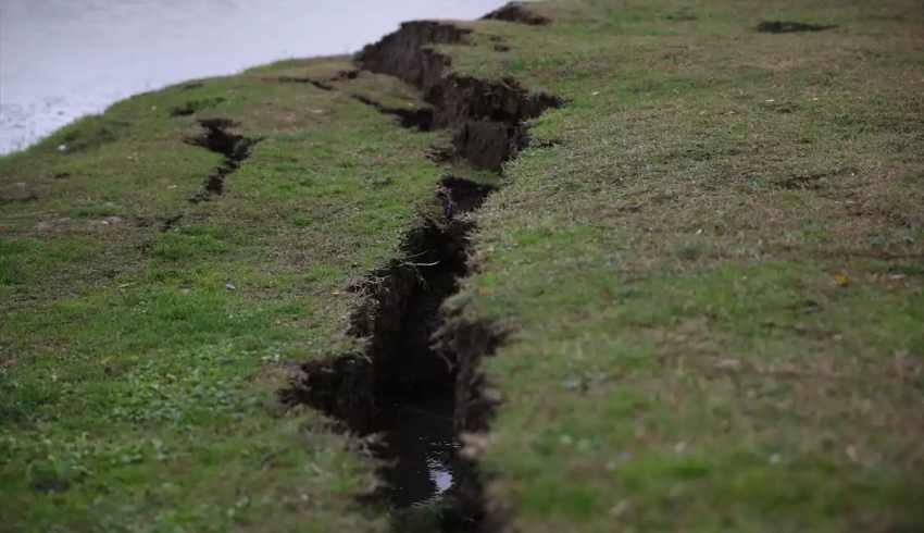 Deprem etkisi: Düzce'nin doğusu ile batısı 20 santimetre uzaklaştı!