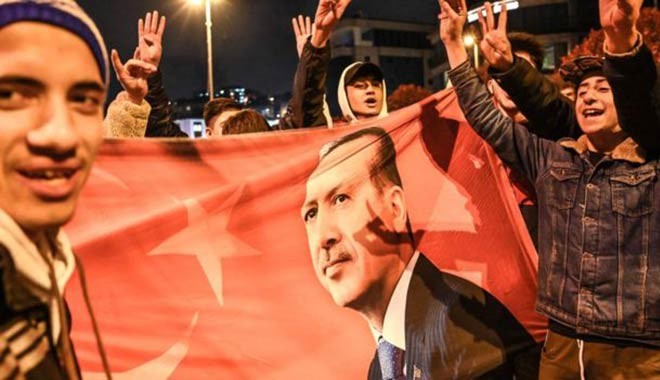 Yeni Şafak yazarı Acet: İstanbul doğumlu seçmenlerin sayısı arttıkça Ak Parti’nin oyları azalıyor