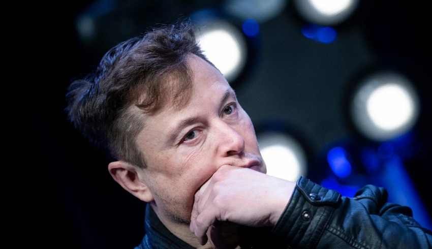 Elon Musk 3,95 milyar dolarlık Tesla hissesi sattı