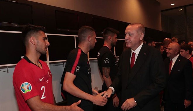 Erdoğan, A Milli Futbol Takımı'nı tebrik etti