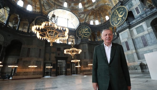 Erdoğan, Ayasofya Camisi'nde incelemelerde bulundu