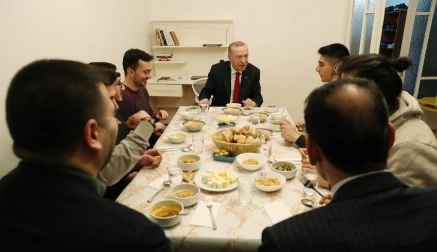 Erdoğan, Boğaziçili öğrencilerle iftar yaptı!