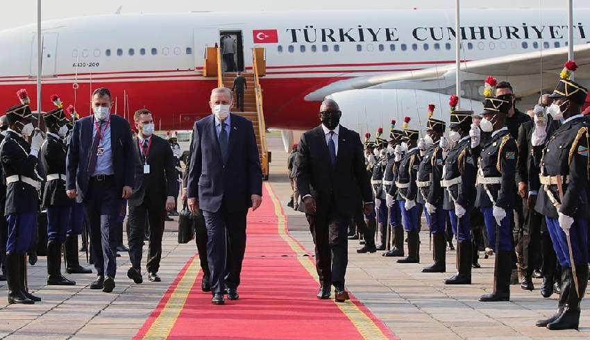 Erdoğan, Kongo'da resmi törenle karşılandı