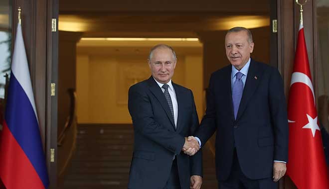 Erdoğan, Putin’i “Tanıştığımıza memnun oldum” diye karşıladı