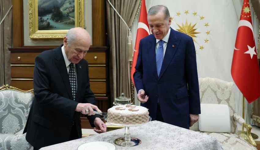 Devlet Bahçeli kaç yaşına bastı? Külliye'de gülümseten diyalog