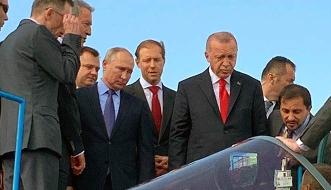 Erdoğan ile Putin Moskova'da SU-57 savaş uçağını inceledi