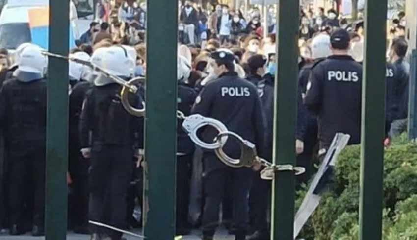 Üniversiteye kelepçeye polis şefleri de itiraz etti