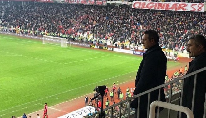 Fenerbahçe Başkanı Ali Koç'un fotoğrafı gündeme oturdu! Saray'dan Yanal gönderilsin mesajı