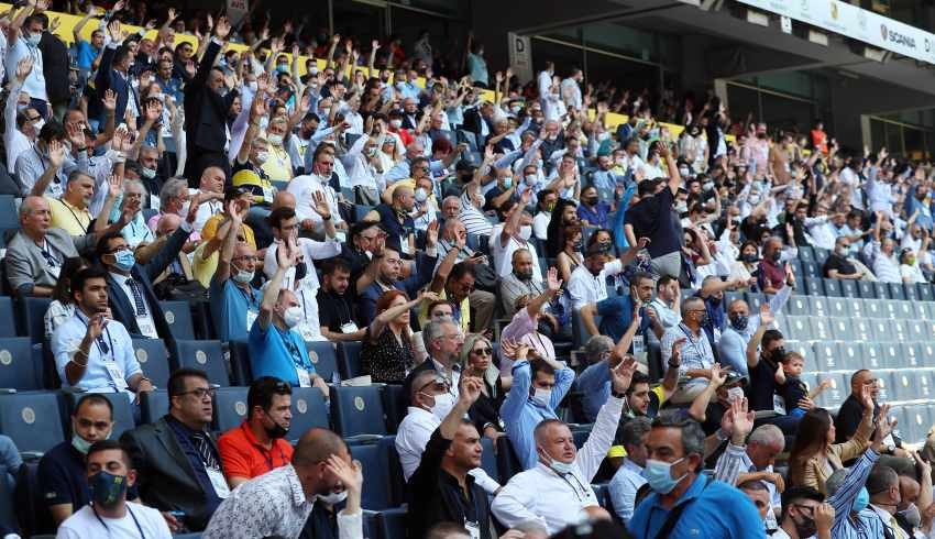 Fenerbahçe'de aidat 50'den 500 TL'ye çıkında tartışma çıktı