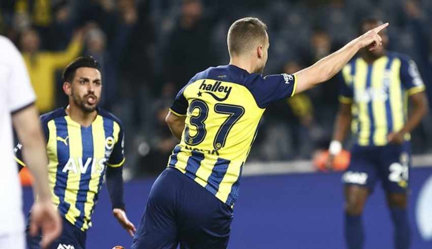 Fenerbahçe'den Kadıköy'de buruk galibiyet