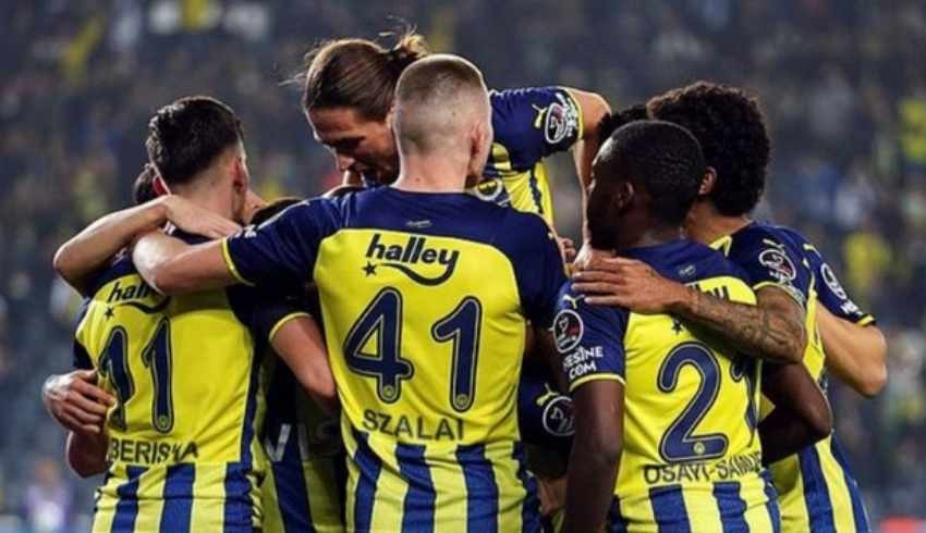 Fenerbahçe dörtledi! Serdar Dursun hat-trick yaptı