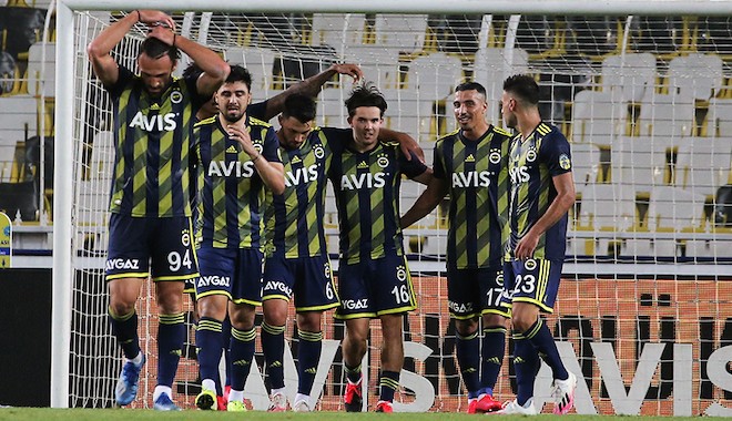 Fenerbahçe evinde Ferdi Kadıoğlu'yla güldü