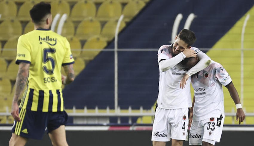 Fenerbahçe evinde lig sonuncusu Gençlerbirliği'ne yenildi!